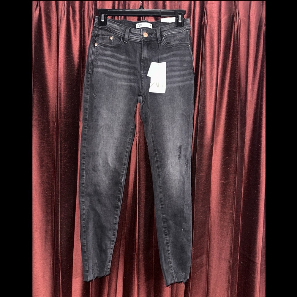 NEW ZARA BLACK SKINNY JEAN WITH FRAYED ANKLE, USA SIZE 4